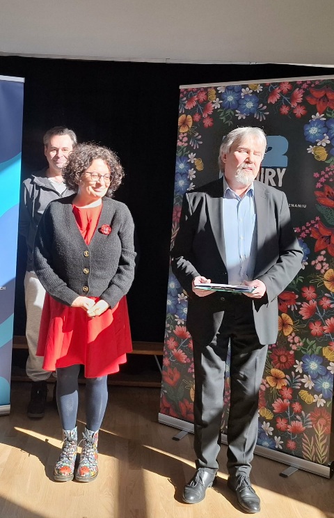 Konkurs recytatorski - zdjęcie dyrektorki i nauczyciela