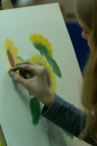 Nasz chleb powszedni - portret piekarza i próba zmierzenia się z narysowaniem chleba i bułki oraz dzielenie się chlebem po jego narysowaniu