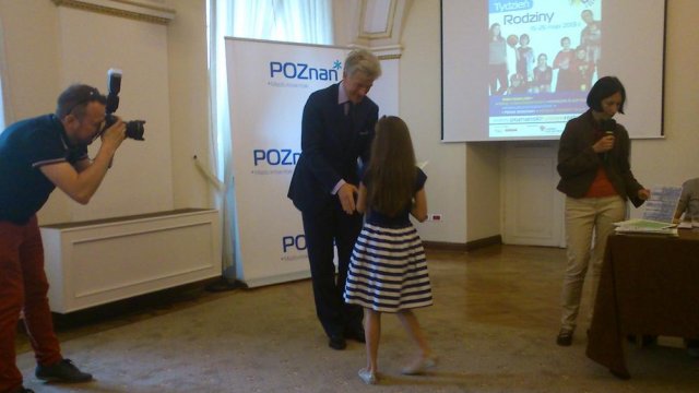 Wyróżnienie w kategorii klasy IV-VI dla Olgi Ignaszak za udział w konkursie plastycznym &quot;RODZINA MOICH MARZEŃ&quot; 
